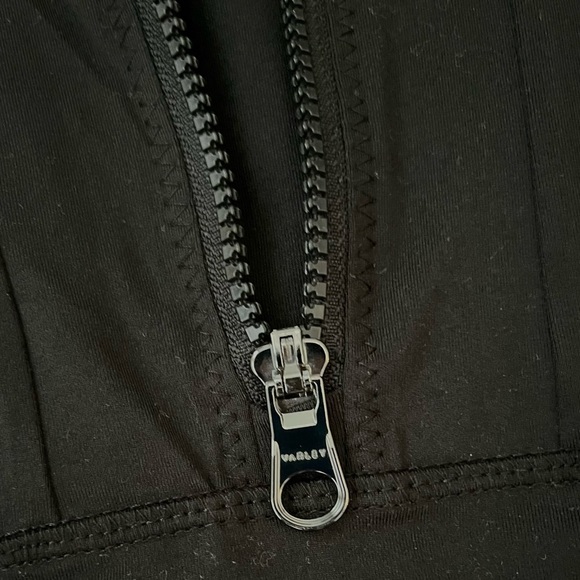 Varley Half Zip. Size Small - Picture 7 of 7